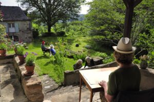 Drawing with soft pastel during creative holidayweek in the South of France